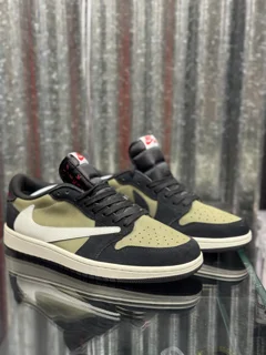 کتونی نایکی ترویس