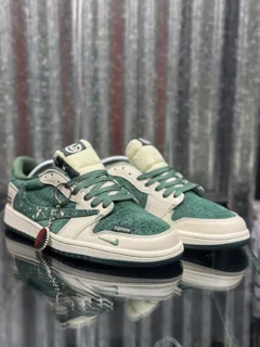 کتونی نایکی ترویس و گوچی